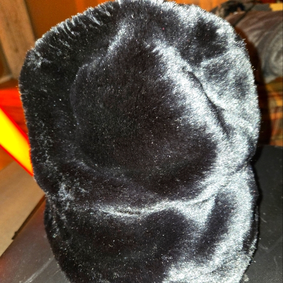 Luxurious Black Faux Fur Hat - Picture 2 of 3